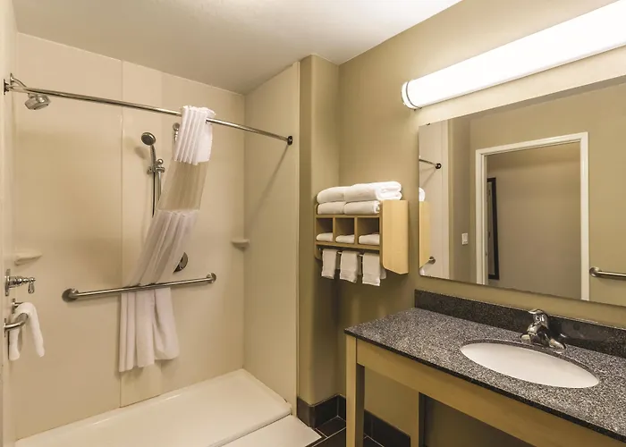La Quinta By Wyndham Fargo-Medical Center