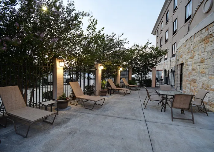 Holiday Inn Express & Suites Del Rio By Ihg