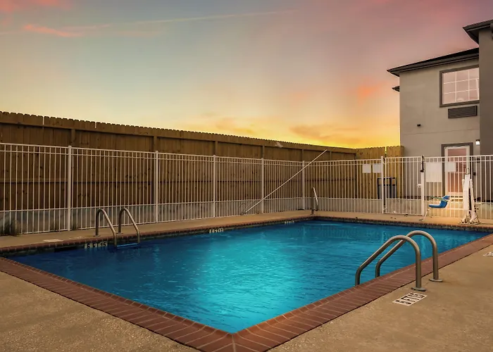 Red Roof Inn & Suites Lake Charles