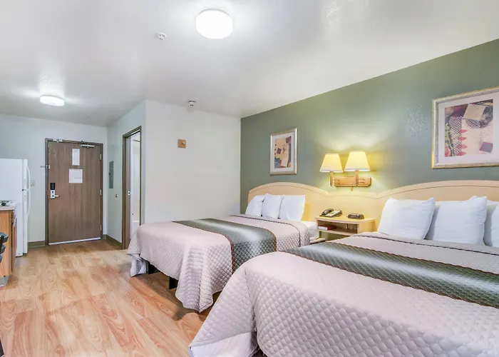 Hometowne Studios & Suites By Red Roof Bentonville