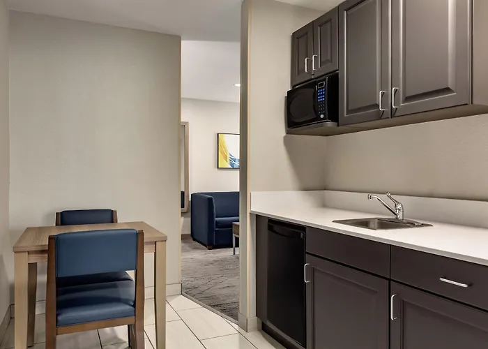 Holiday Inn Express Airport East By Ihg
