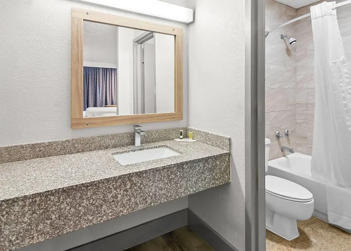 Days Inn By Wyndham Hillsboro Tx