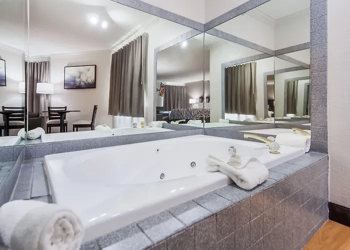 Red Roof Inn & Suites Omaha - Council Bluffs