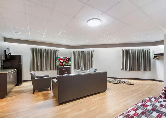 Red Roof Inn Plus Omaha - Council Bluffs