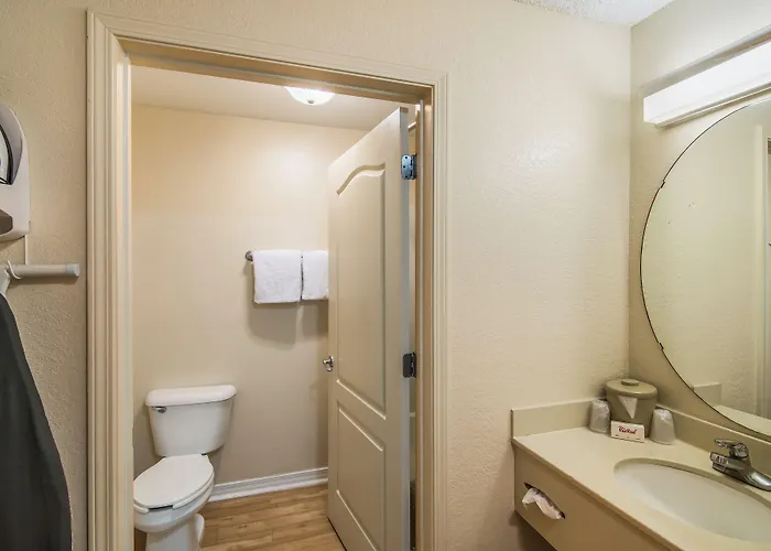 Red Roof Inn & Suites Pensacola East - Milton