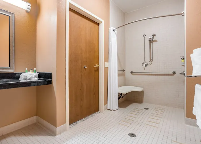 Holiday Inn Express & Suites Canton By Ihg