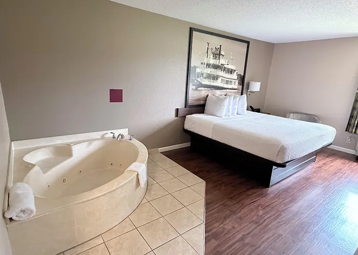 Harmony Hotel, Hernando