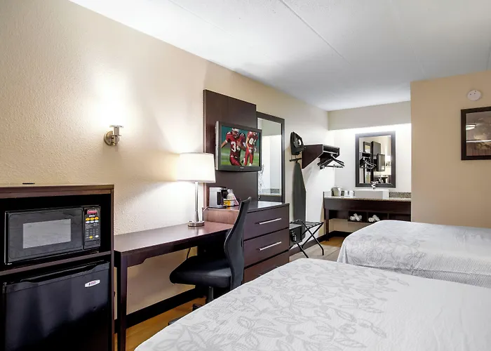 Red Roof Inn Plus + Boston - Framingham