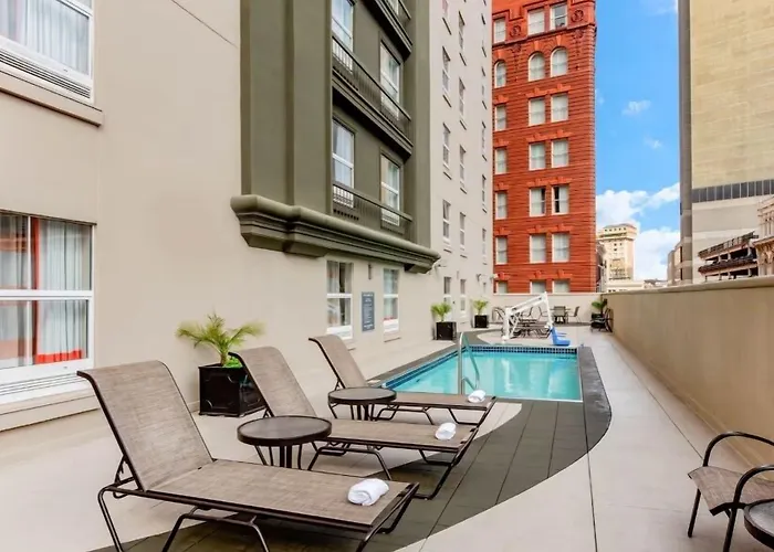 La Quinta Inn & Suites By Wyndham New Orleans Downtown