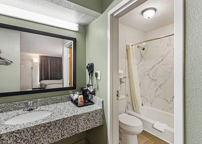Quality Inn Clinton - Laurens I-26