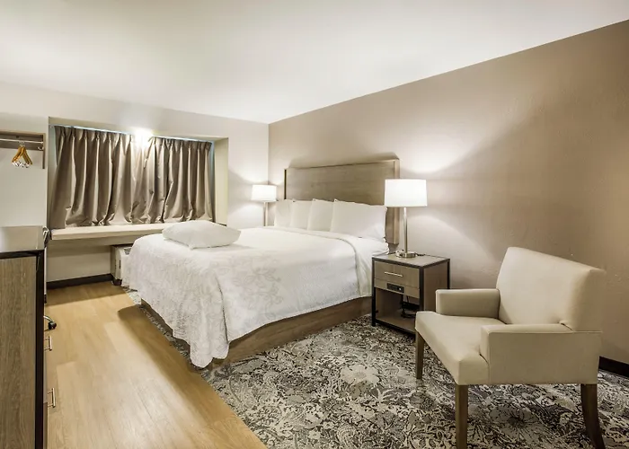 Red Roof Inn Plus+ & Suites Savannah - I-95