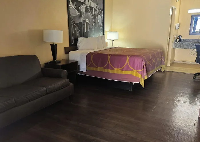 Super 8 By Wyndham Oklahoma Airport Fairgrounds West