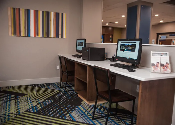 Holiday Inn Express Hotel & Suites Norfolk By Ihg