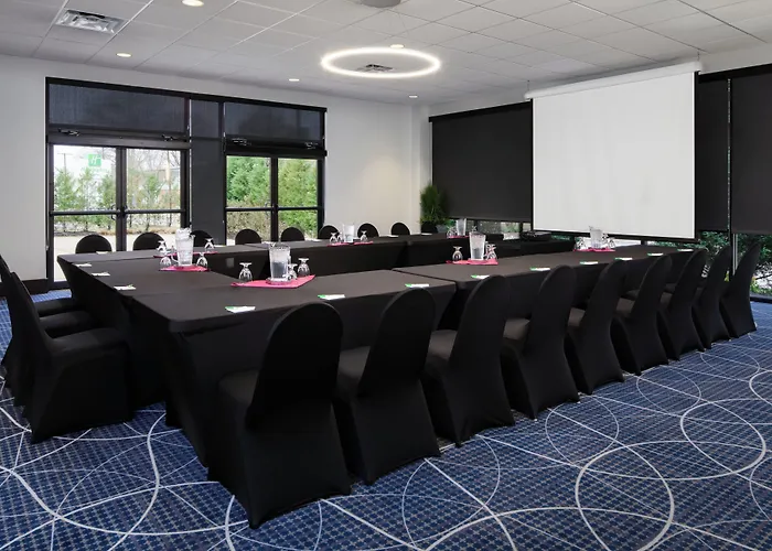 Holiday Inn And Suites Charleston West By Ihg
