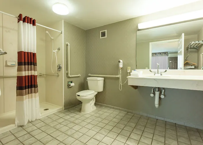 Red Roof Inn & Suites Dekalb