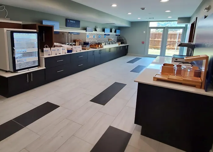 Holiday Inn Express & Suites Arlington North - Stadium Area By Ihg