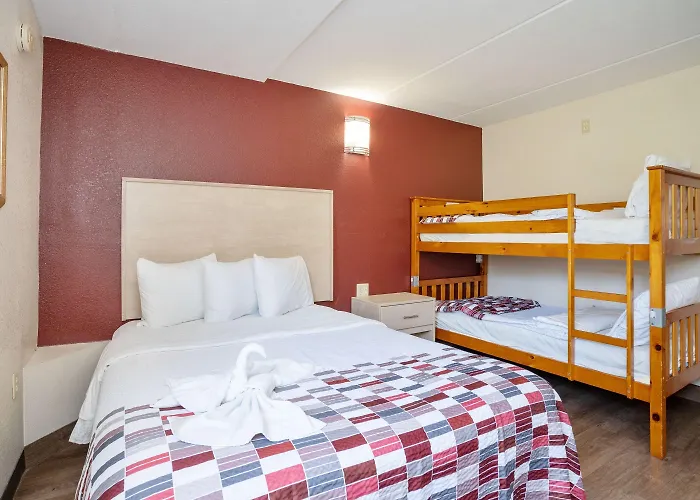 Red Roof Inn & Suites Pigeon Forge Parkway