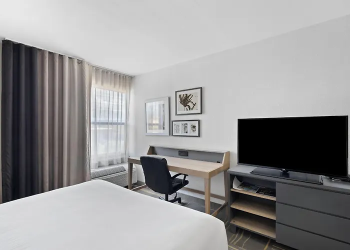 Greentree Inn & Suites Phoenix Sky Harbor
