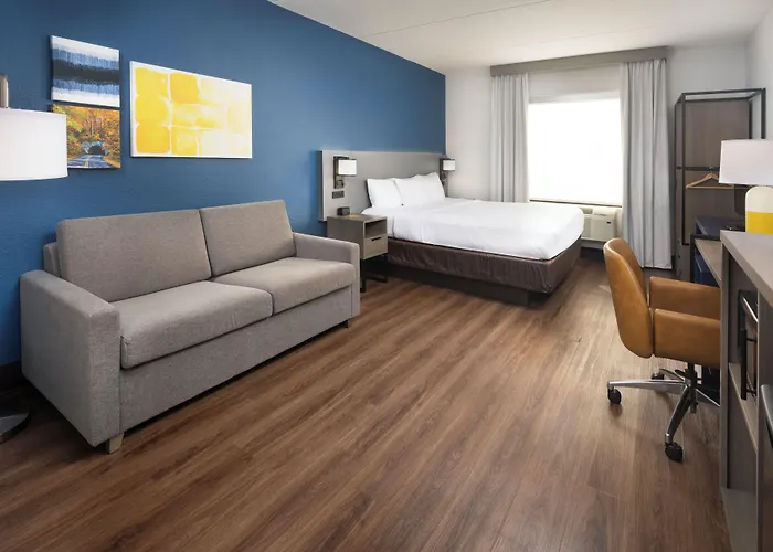 Comfort Suites Outlet Center