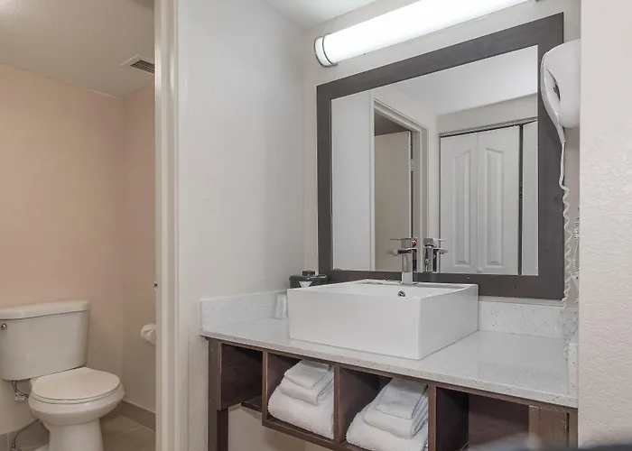 Red Roof Inn Plus+ & Suites Knoxville West - Cedar Bluff