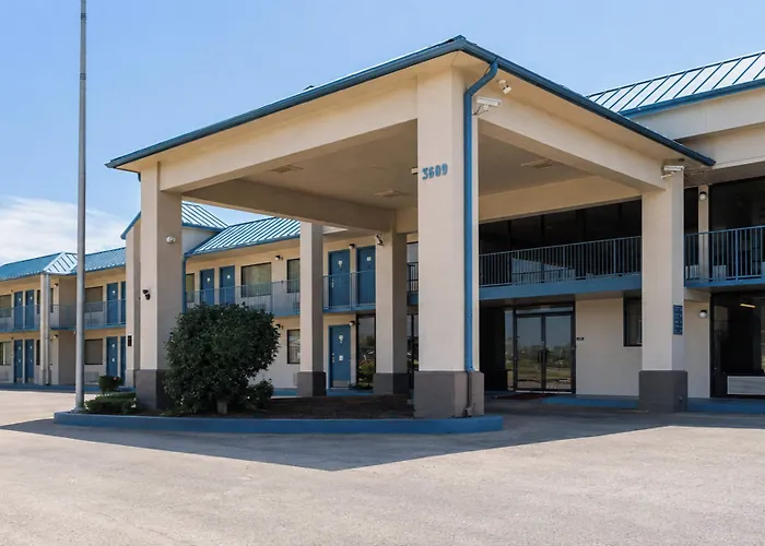 Econo Lodge Inn & Suites Bentonville
