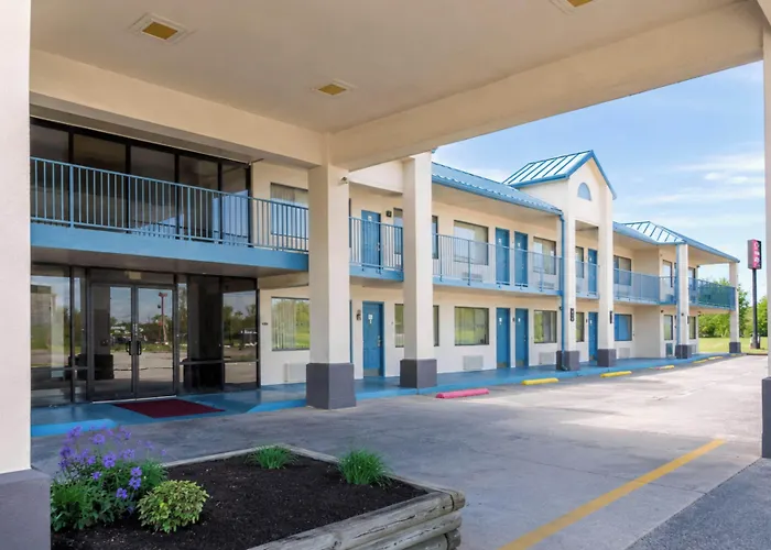 Econo Lodge Inn & Suites Bentonville