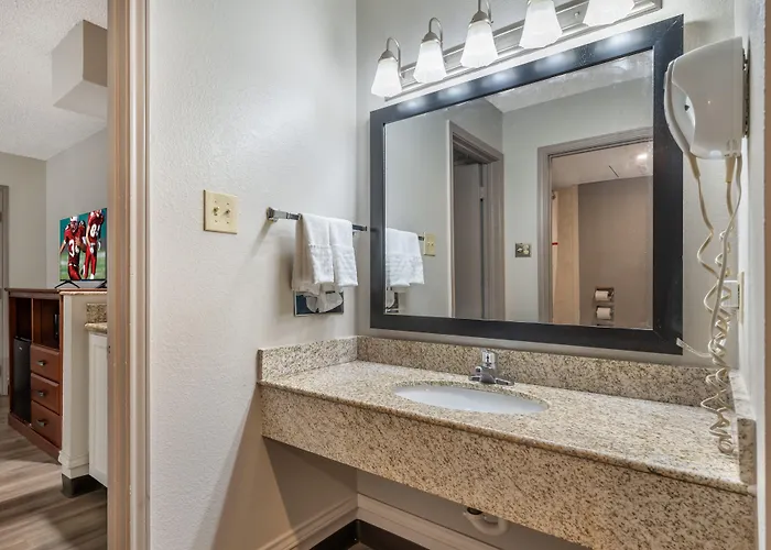 Red Roof Inn & Suites Sulphur Springs