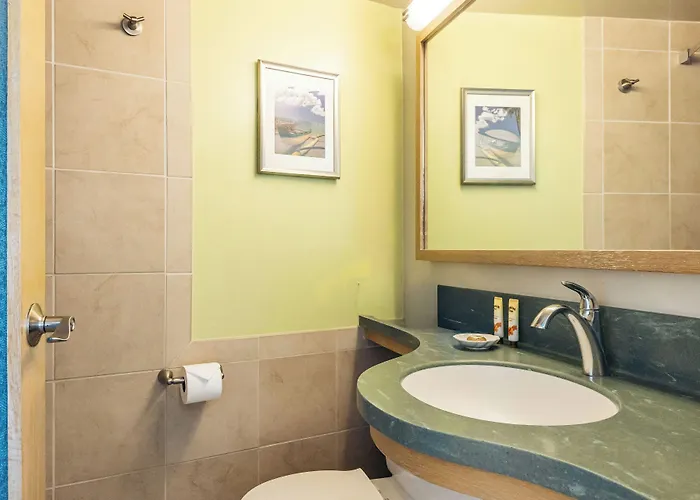 Waikiki Circle Hotel By Castle