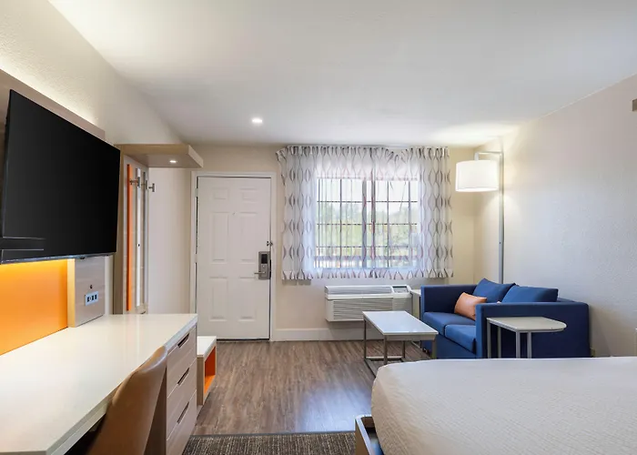Days Inn By Wyndham Granbury