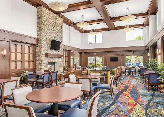 Holiday Inn Express & Suites Wilmington-Newark By Ihg