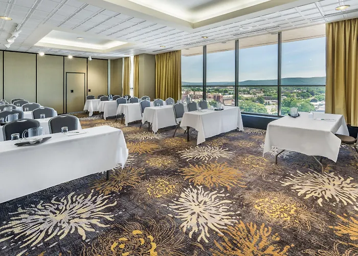 Holiday Inn & Suites Pittsfield-Berkshires By Ihg