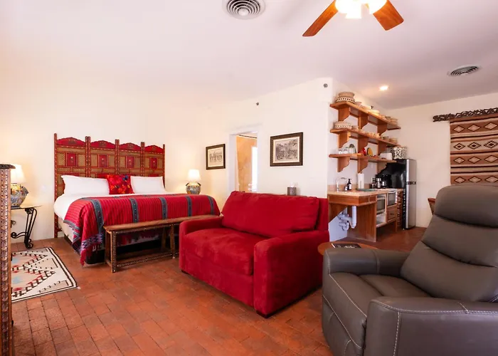 Casa Blanca Inn And Suites