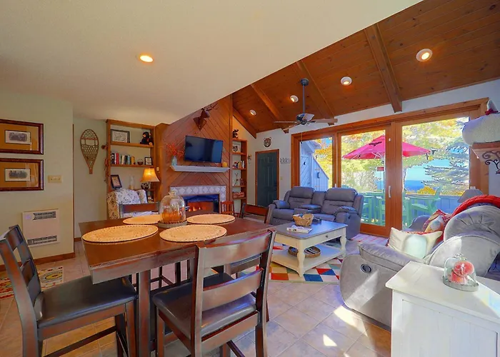 All-Season Base! Unit W/ Balcony In Beech Mountain