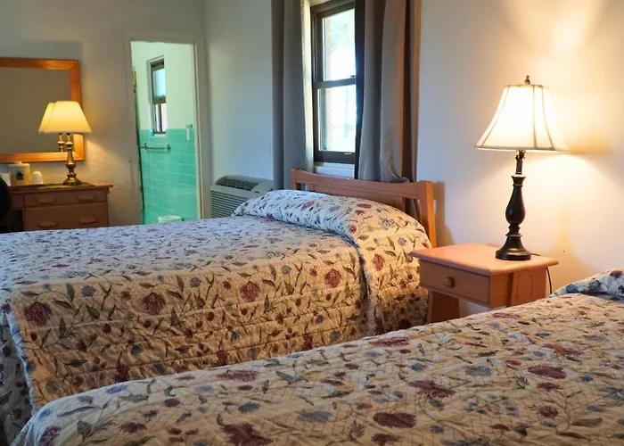 The Evergreen Motel In Kansas
