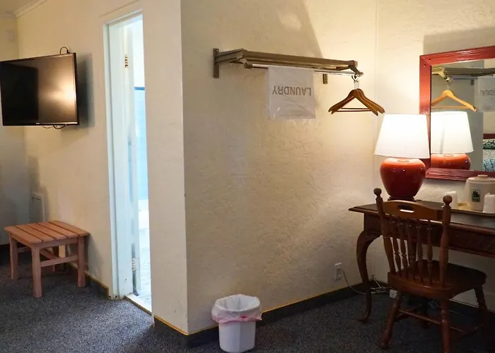 The Evergreen Motel In Kansas