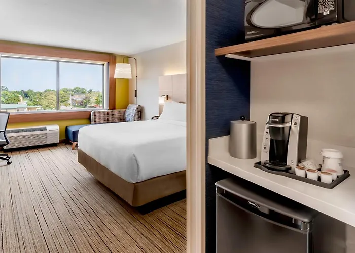 Holiday Inn Express & Suites - Milwaukee West Allis By Ihg