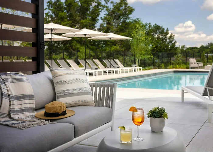 Omni Viking Lakes