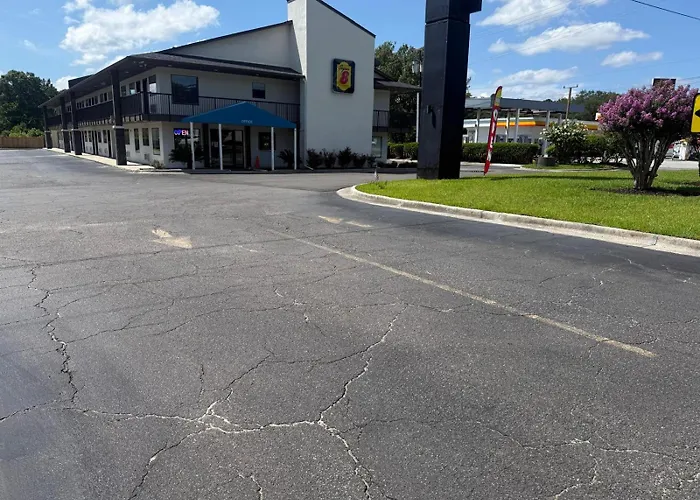 Super 8 By Wyndham Richmond Hill