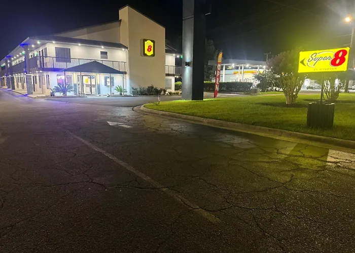 Super 8 By Wyndham Richmond Hill