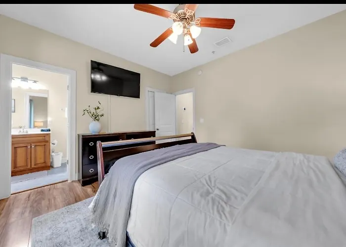 Condo W Pool Near Beaches, Dining, Shopping, Etc