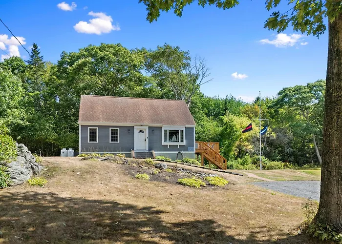 Boothbay Harbor Home With Water Views | Near Dining & Whale Watching