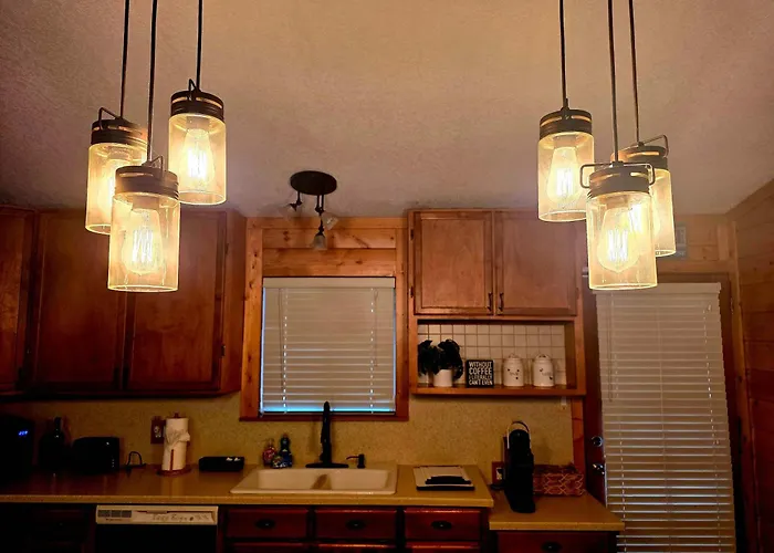 Bear Escapes II Affordable Luxury Cabin