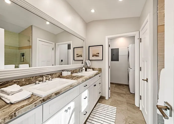 Private Blufftop Retreat With Ocean Views & Hot Tub