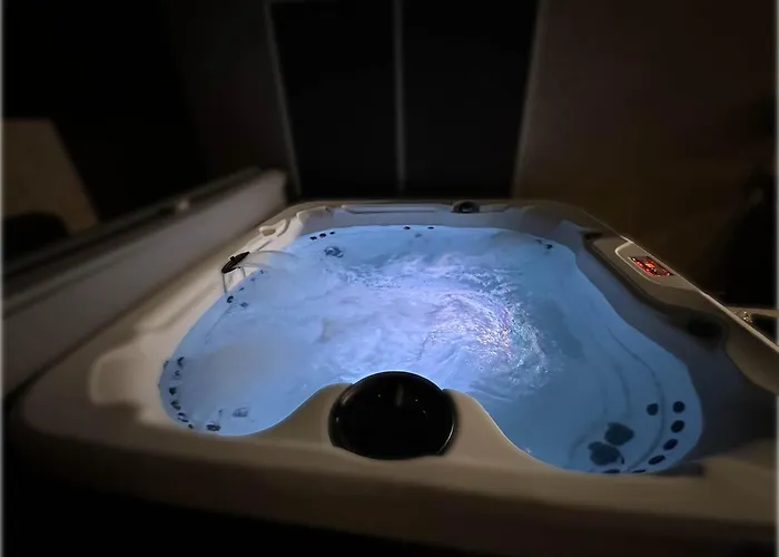 Family Fun House With Hot Tub, Grill And Games