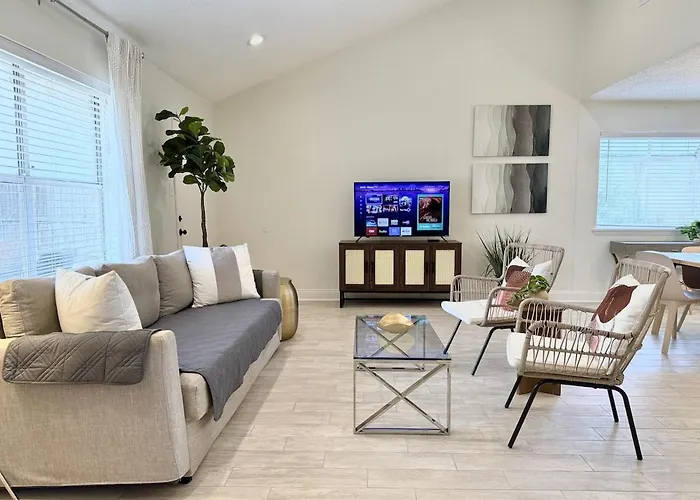 Super Cozy Entire House Abl Near Downtown - Book Now !!