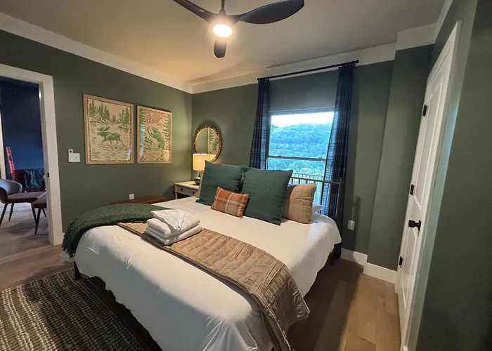 Ski Slope Views Hot Tub Prime Resort Spot