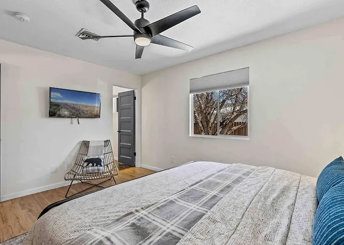 Walk To Gc Train Depot And Route 66, King Beds, Game Room, Bbq, Firepit