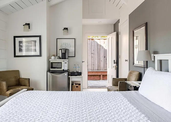 The Midtown Cottage- W/ Private Entrance And Views