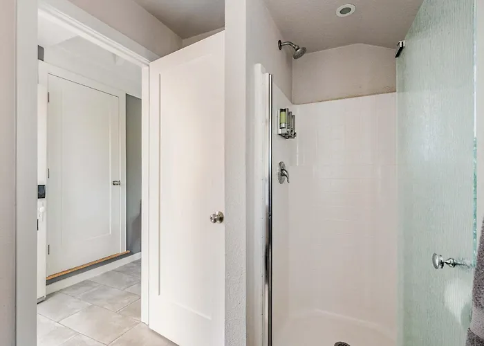 The Midtown Cottage- W/ Private Entrance And Views
