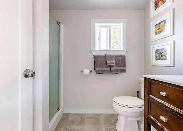 The Midtown Cottage- W/ Private Entrance And Views